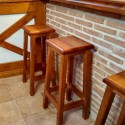 Taburete alto Alcora madera color cerezo para bares y restaurantes